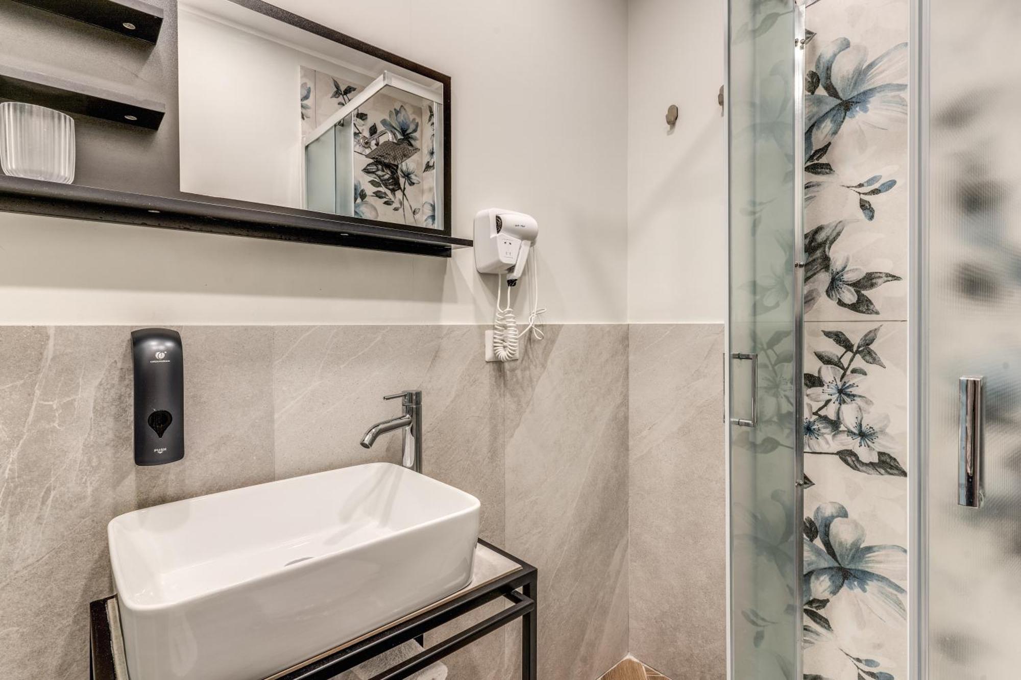 Gravina8 - Rooms In Наполи Екстериор снимка